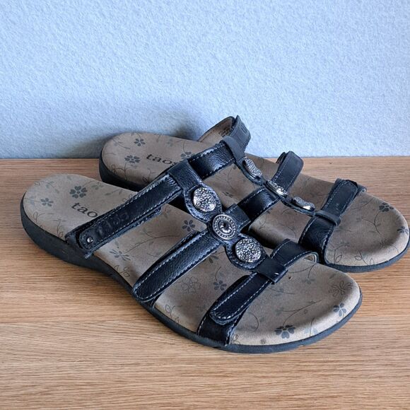 Taos Prize Slip On Black Leather Sandals 3 Strap Embellished Womens Size 9 EU 40 - Picture 1 of 12